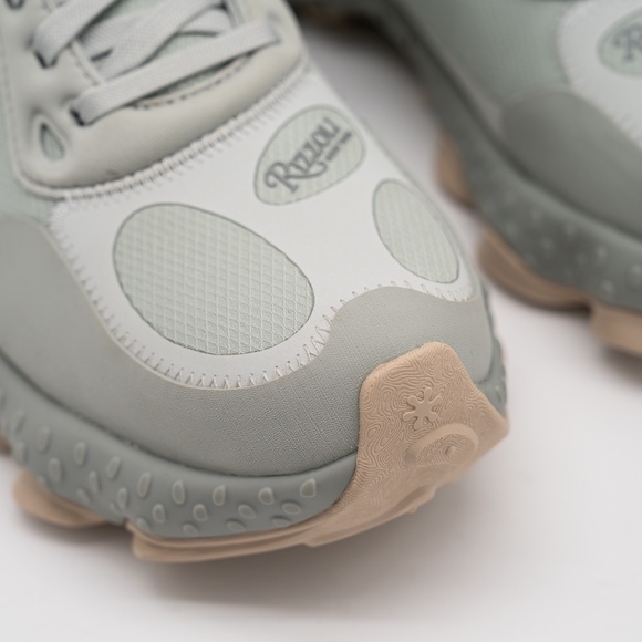 Size 8.5 - SPUNGE x Rizzoli Osmosis Salehe Bembury Signature Signed Box Gray - Picture 7 of 16